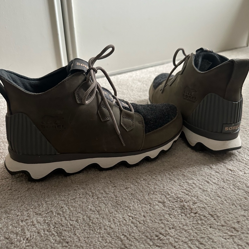 Sorel women’s sneaker/snow boot